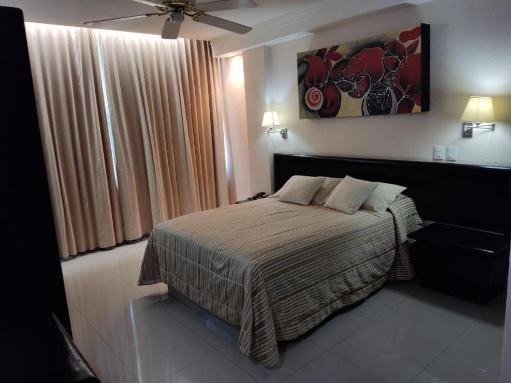 Hotel Mary Celaya Celaya  Exteriör bild